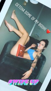 Bella Thorne feet photo thumbnail