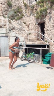 Valentina Vignali feet photo thumbnail