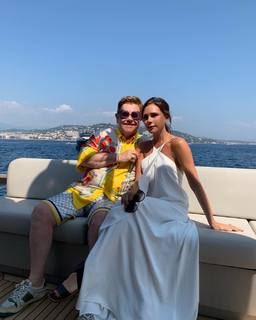 Victoria Beckham feet photo thumbnail