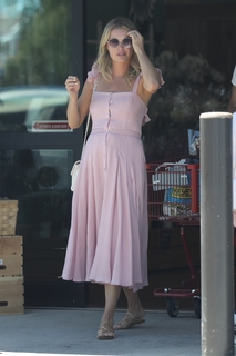 Rebecca Romijn feet photo thumbnail