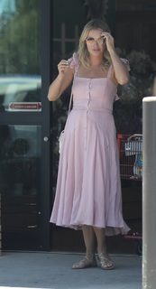Rebecca Romijn feet photo thumbnail