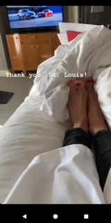 Chelsea Handler feet photo thumbnail