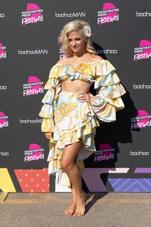 Pixie Lott feet photo thumbnail