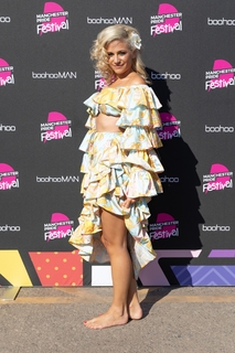 Pixie Lott feet photo thumbnail