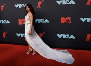 Camila Cabello feet photo thumbnail