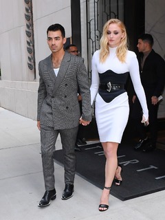 Sophie Turner feet photo thumbnail