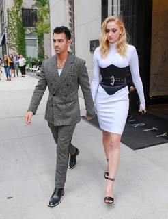 Sophie Turner feet photo thumbnail