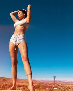 Halsey feet photo thumbnail