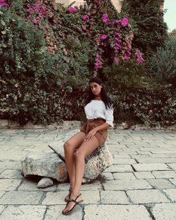 Valentina Vignali feet photo thumbnail