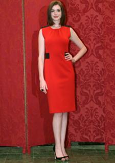 Anne Hathaway feet photo thumbnail