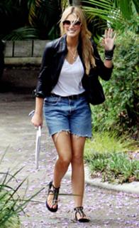 Delta Goodrem feet photo thumbnail