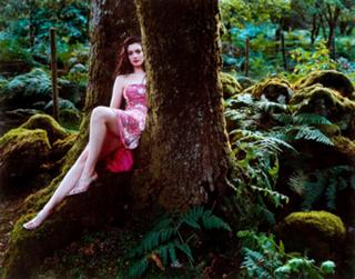 Anne Hathaway feet photo thumbnail