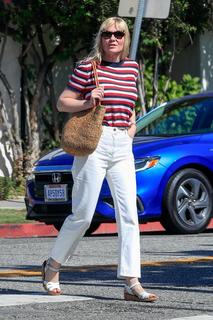Kirsten Dunst feet photo thumbnail