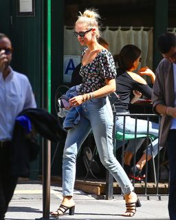 Chiara Ferragni feet photo thumbnail