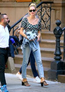 Chiara Ferragni feet photo thumbnail