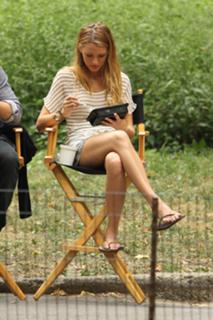 Blake Lively feet photo thumbnail