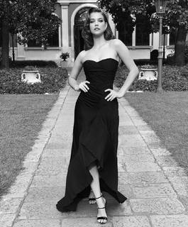 Barbara Palvin feet photo thumbnail