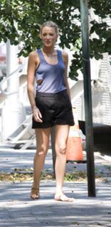 Blake Lively feet photo thumbnail