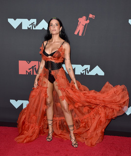 Halsey feet photo thumbnail