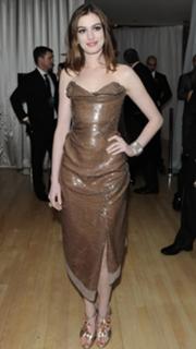 Anne Hathaway feet photo thumbnail