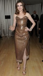 Anne Hathaway feet photo thumbnail