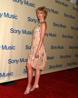 Delta Goodrem feet photo thumbnail