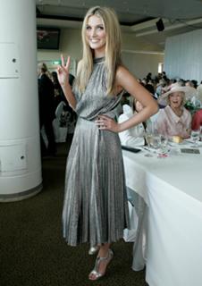 Delta Goodrem feet photo thumbnail