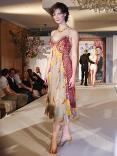 Delta Goodrem feet photo thumbnail