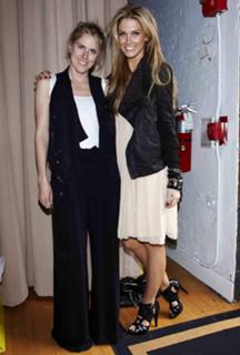 Delta Goodrem feet photo thumbnail