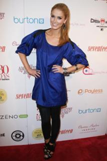Delta Goodrem feet photo thumbnail