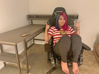 Kanako Urai feet photo thumbnail