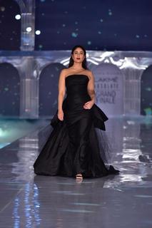 Kareena Kapoor feet photo thumbnail