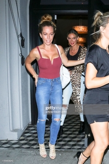 Kendra Wilkinson feet photo thumbnail