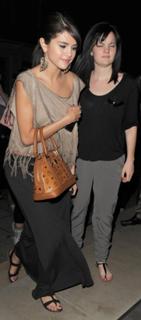 Selena Gomez feet photo thumbnail