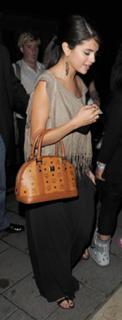 Selena Gomez feet photo thumbnail