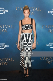 Cara Delevingne feet photo thumbnail
