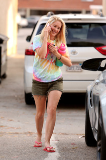 Heidi Montag feet photo thumbnail