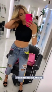Ludovica Pagani feet photo thumbnail