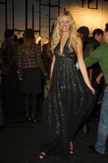 Karolina Kurkova feet photo thumbnail