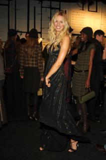 Karolina Kurkova feet photo thumbnail