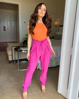 Larissa Manoela feet photo thumbnail