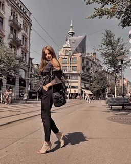 Xenia Tchoumitcheva feet photo thumbnail