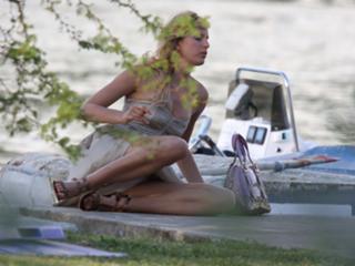 Karolina Kurkova feet photo thumbnail