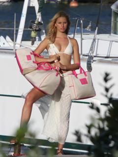 Karolina Kurkova feet photo thumbnail
