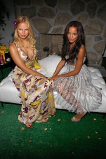 Karolina Kurkova feet photo thumbnail