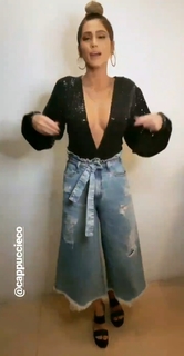 Lívia Andrade feet photo thumbnail