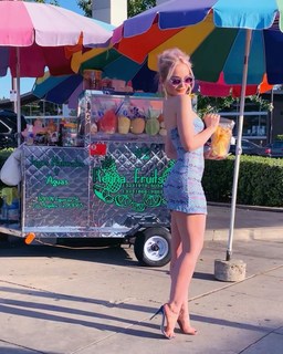 Dove Cameron feet photo thumbnail