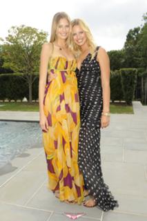 Karolina Kurkova feet photo thumbnail
