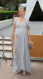Karolina Kurkova feet photo thumbnail