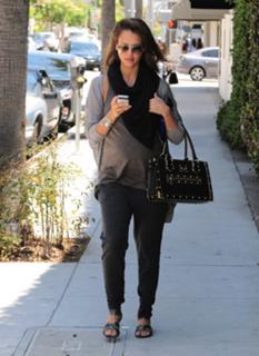 Jessica Alba feet photo thumbnail